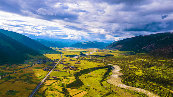 1734492461921418.jpg 千库网_壮观甘孜高原山川天空自然风光_摄影图编号247668.jpg